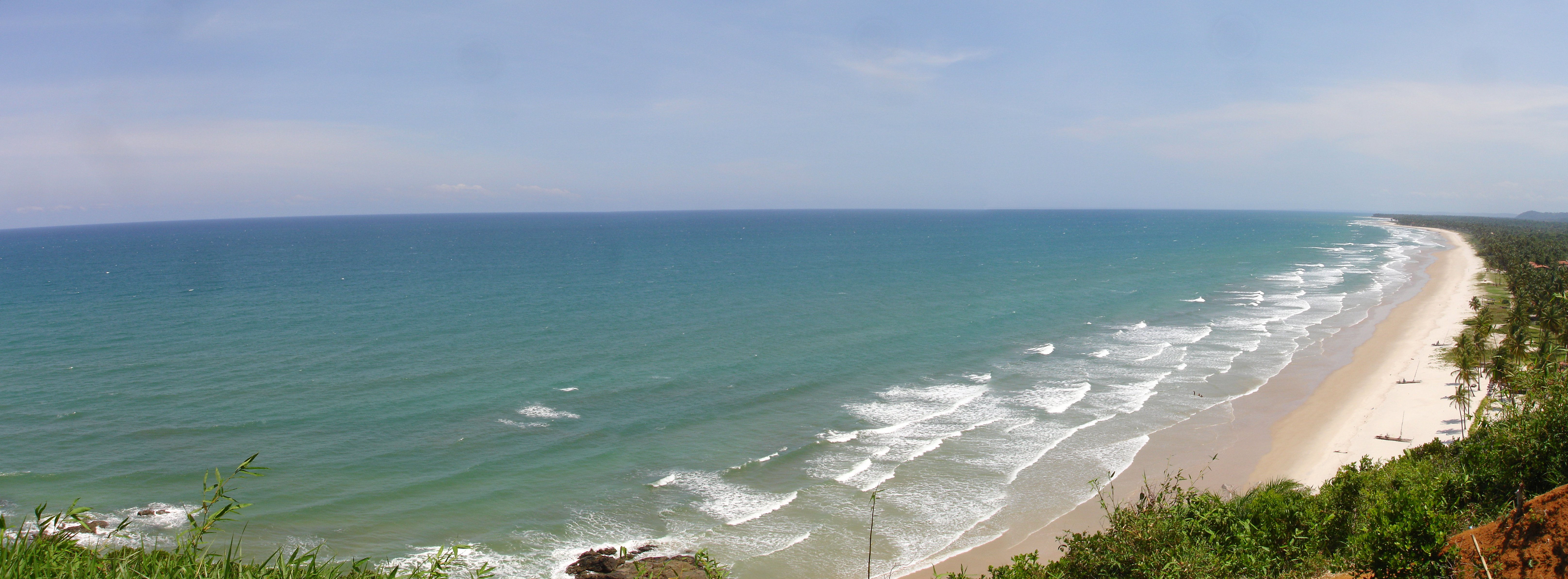 Vista panorâmica da Praia de Itacarezinho, em Itacaré, Bahia.